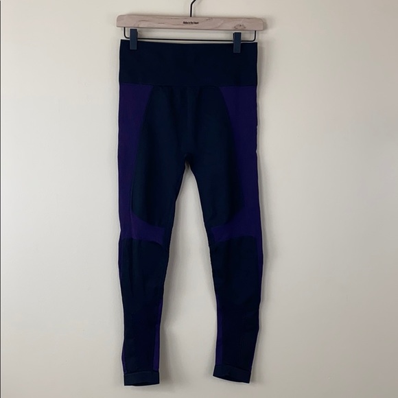 NWOT FABLETICS outfit - Picture 11 of 12